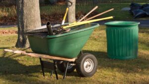 How to Make Money With Yard Work and Cleanups