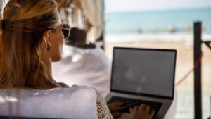 21 Side Hustles With A Laptop to Make Money